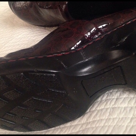 Nwot nursing clogs