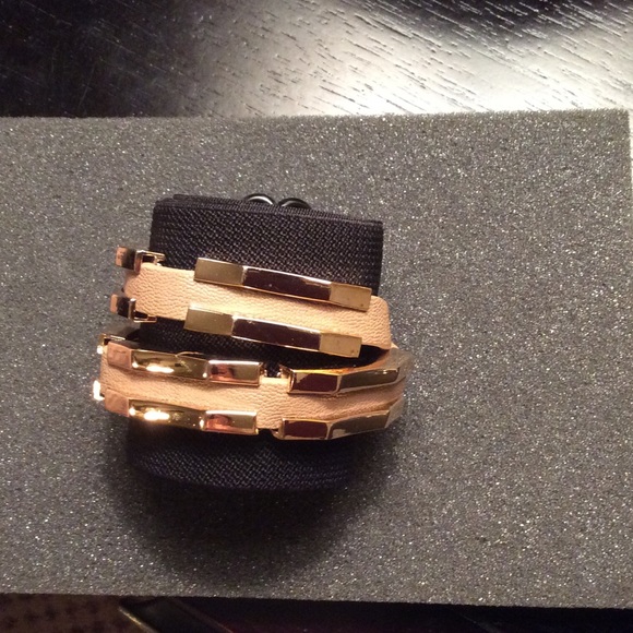 Bracelet beige leather and gold