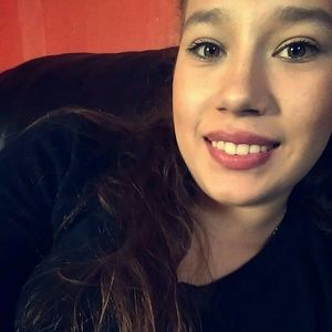 Meet your Posher, Casandra