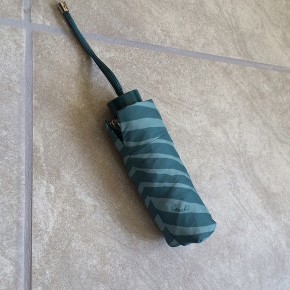 Authentic coach zebra print umbrella - Picture 3 of 3