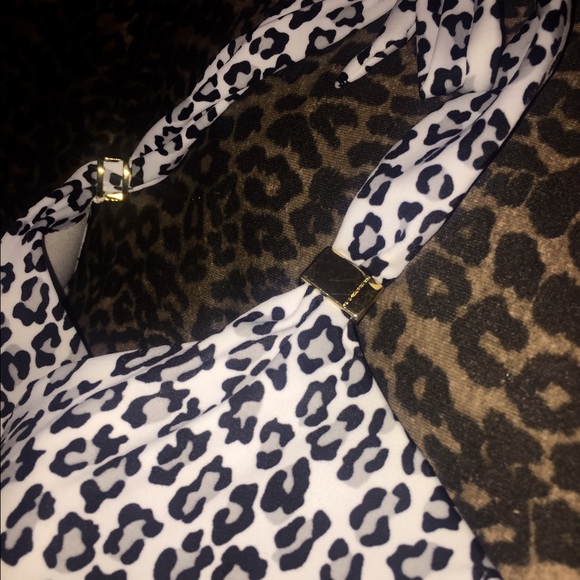 Bathing suit stop - Picture 2 of 4