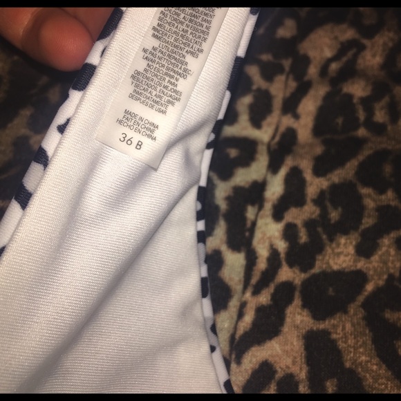 Bathing suit stop - Picture 4 of 4