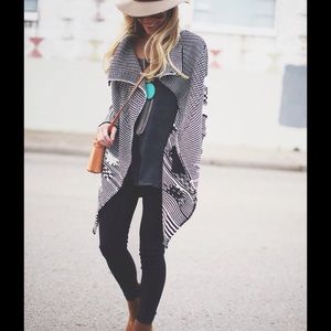 GAP Aztec black and white knit sweater
