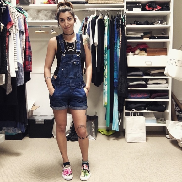 Meet your Posher, Aalia - Picture 3 of 4