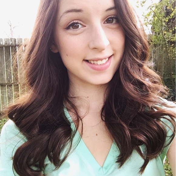 Meet your Posher, Elisha - Picture 1 of 3