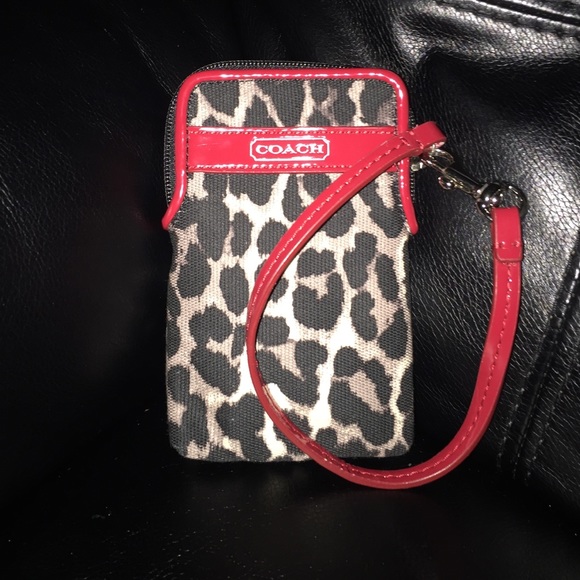 Coach wristlet😊