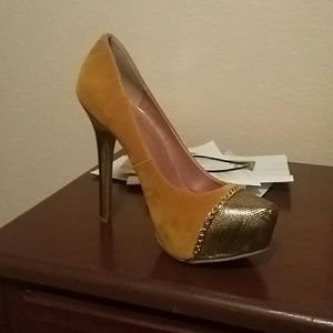 Mustard Pumps