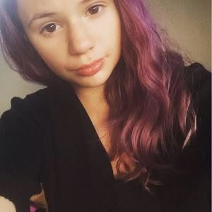 Meet your Posher, Emiley