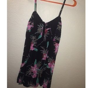 Cute tropical dress! 🌴