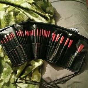 32pc. Makeup Brush Set