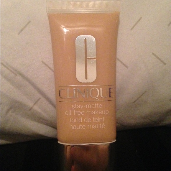 ❤️CLINIQUE Stay-Matte oil-free makeup❤️