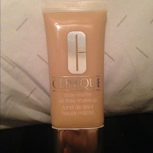 ❤️CLINIQUE Stay-Matte oil-free makeup❤️