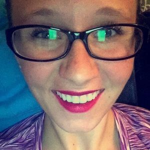 Meet your Posher, Desirae