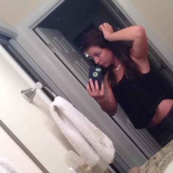 Meet your Posher, Kayla