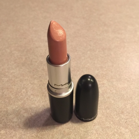 nude color Mac lipstick