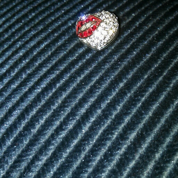 Charm - Picture 1 of 3