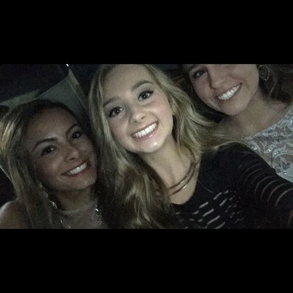 Meet your Posher, Hallie