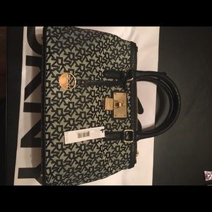 Multifunctional DKNY shoulder bag