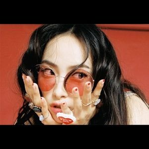 Meet your Posher, Ari