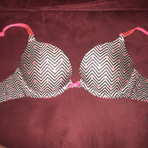 32 A, push up , patterned pink bra