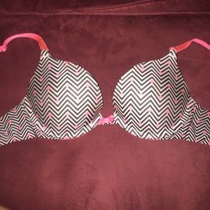 32 A, push up , patterned pink bra