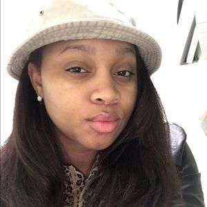 Meet your Posher, Denell