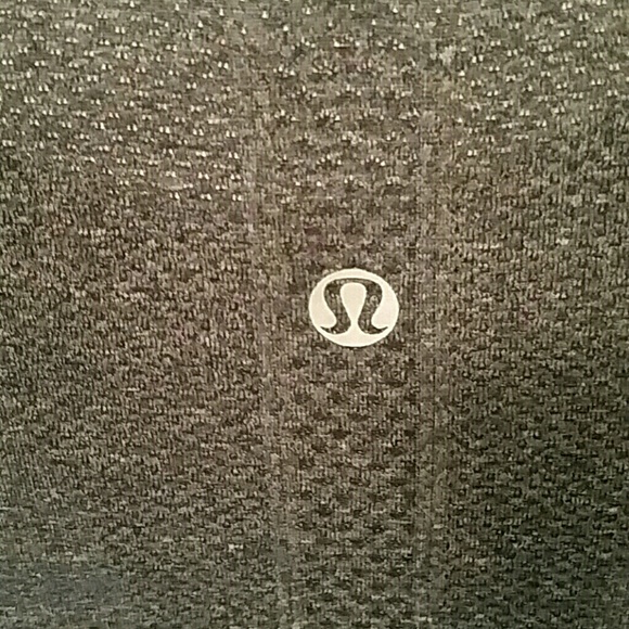 Two lulu tops RESERVED michyao98