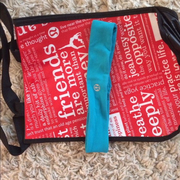 Lululemon skinny fly away tamer headband