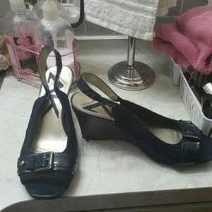 SUPER comfortable shoes .. great for work !!!