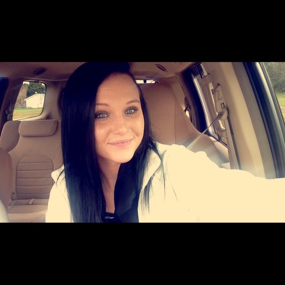 Meet your Posher, Brooke - Picture 1 of 2