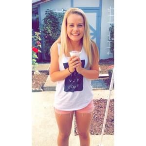 Meet your Posher, Danika