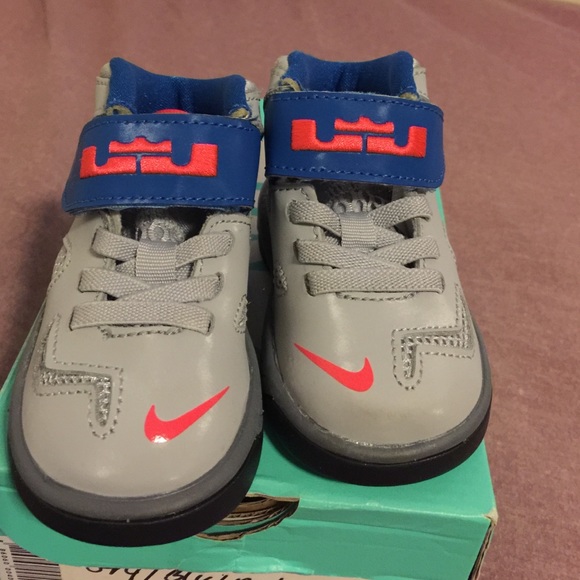 Nike LeBron James ; kids - Picture 2 of 3