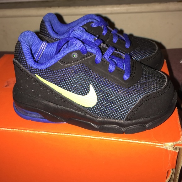 Nike Air Maximize ( Kids ) - Picture 2 of 4