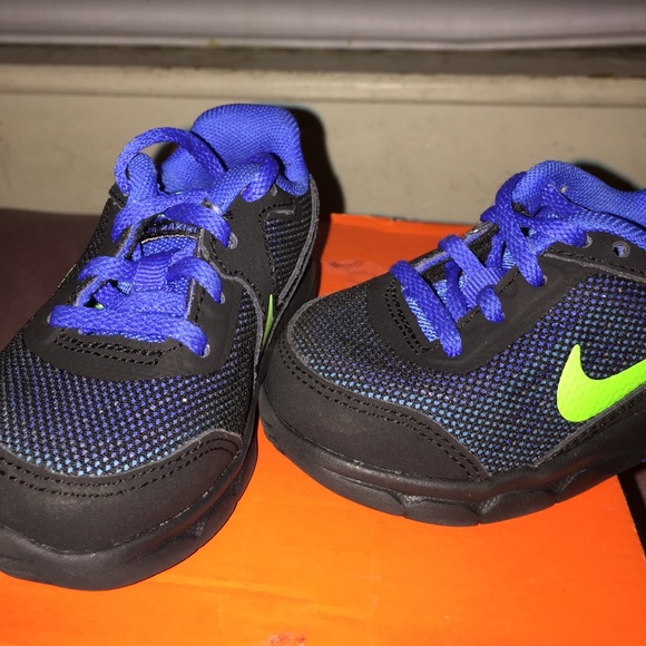 Nike Air Maximize ( Kids ) - Picture 3 of 4