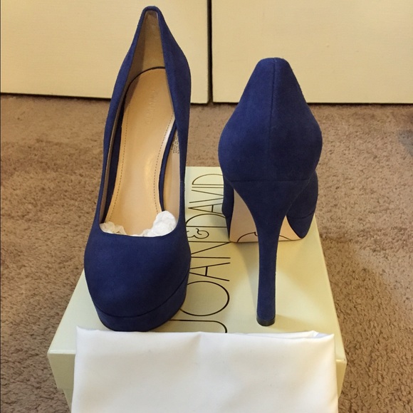 Joan & David Pumps
