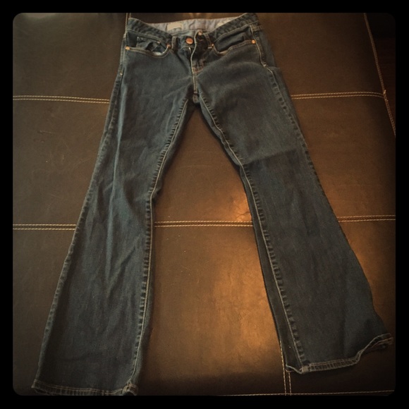 Pair of Gap 1969 curvy fit jeans in size 4 (27).