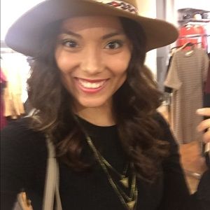 Meet your Posher, Dominique