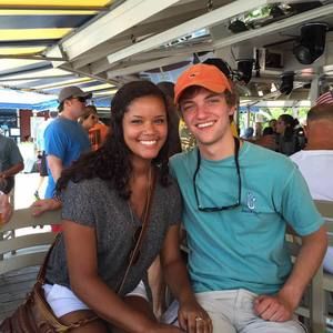 Meet your Posher, Eleese