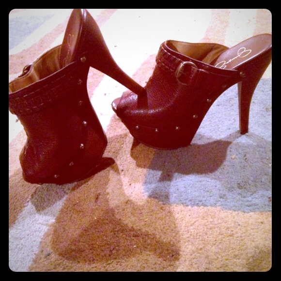 Peep toe dark brown clogs