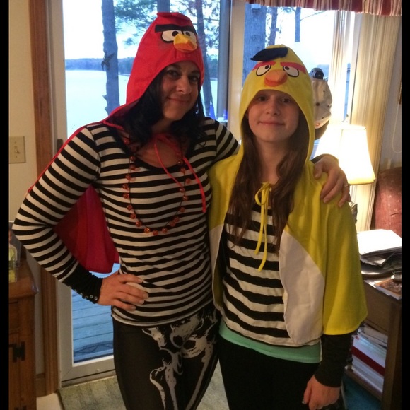 Red AngryBird Cape - Picture 4 of 4