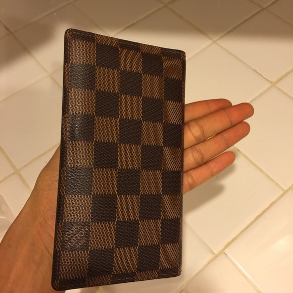 wallet &fit in check book