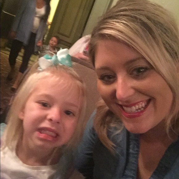 Meet your Posher, Lindsay - Picture 1 of 1