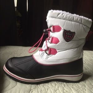 Totes white and black winter boots with pink