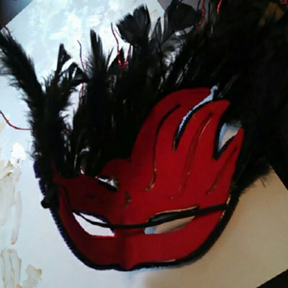 Mask - Picture 4 of 4
