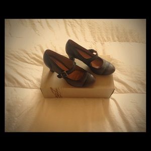 Nurture Gray Heels. Size 9.