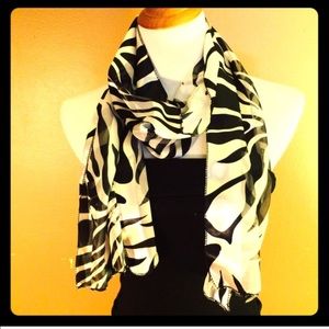 Black and white scarf