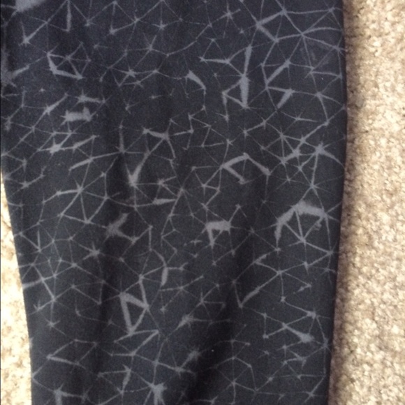 Lululemon capris - Picture 2 of 4