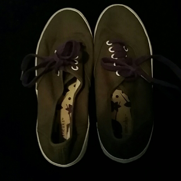 Casual sneakers