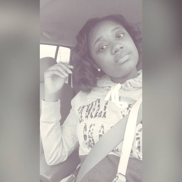 Meet your Posher, Alexis - Picture 1 of 1