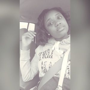 Meet your Posher, Alexis